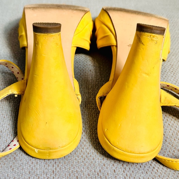 B.A.I.T. Vintage Inspired Heels YELLOW
Size 7.5 - Picture 7 of 7